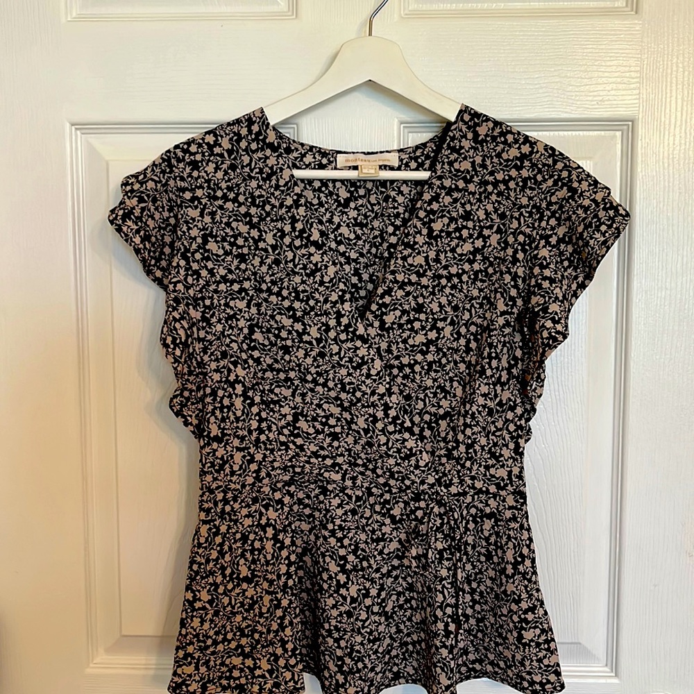 Monteau Los Angeles floral wrap top. Size large.